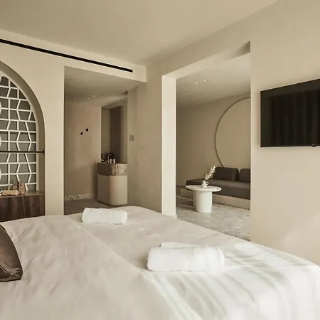 Uzenie Boutique (adults Only) מלון 5*